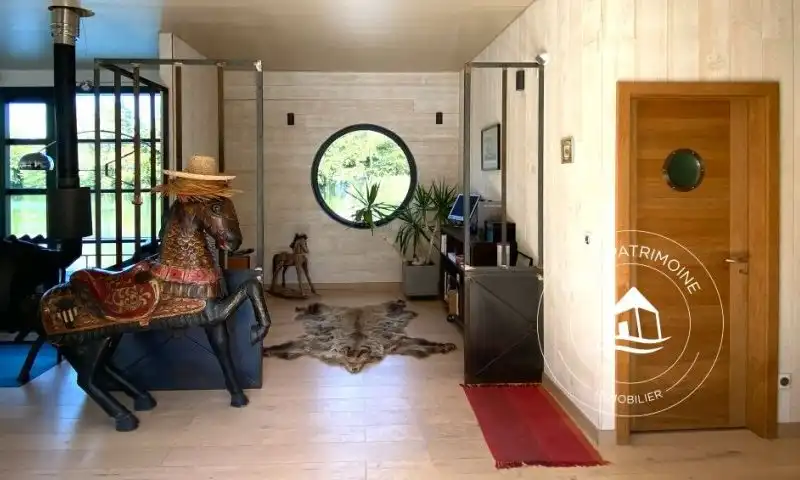 Propriété au bord de l'eau avec étangs privatifs reliés à l'Yonne