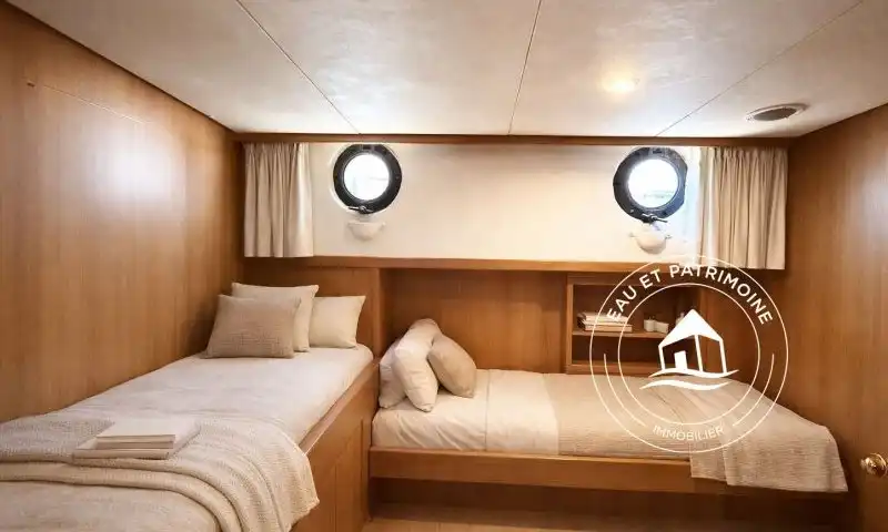 Vedette à vendre Paris 4 – Spacieuse et Pièce de Vie Surprenante