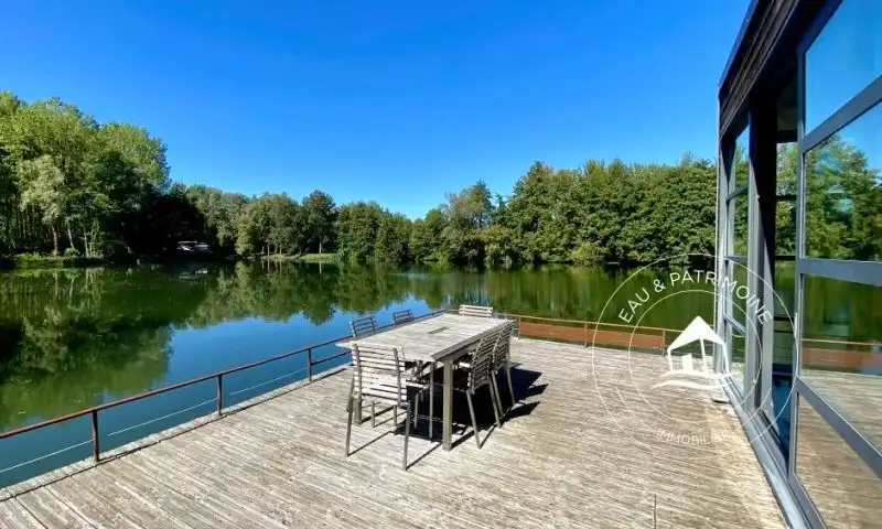 Propriété au bord de l'eau avec étangs privatifs reliés à l'Yonne