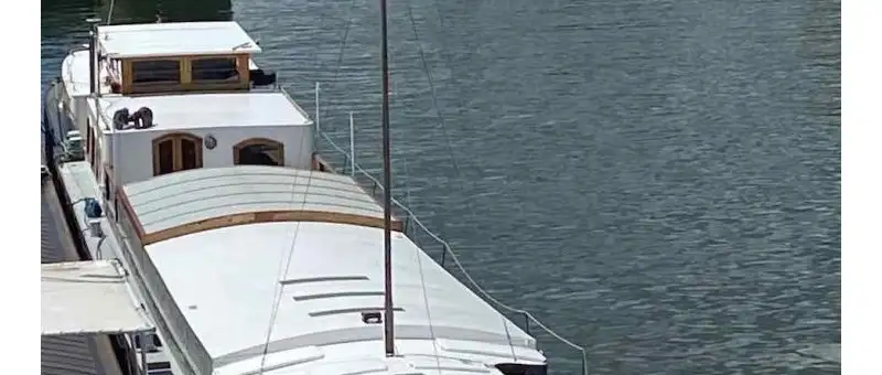 Vente d'une vaste et belle péniche d'habitation à Paris 15e