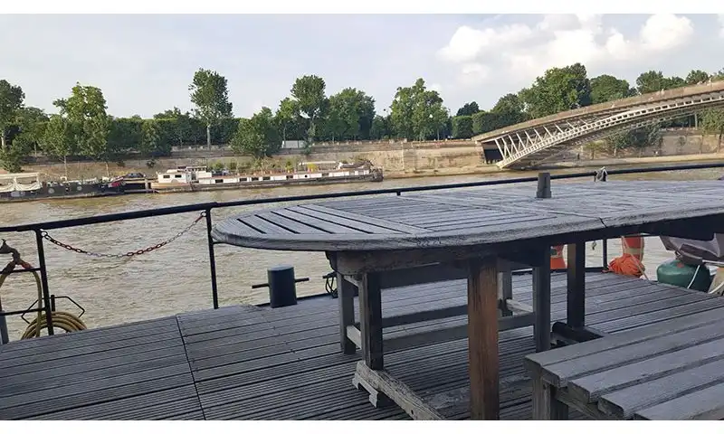 Vente péniche luxueuse de 150 m² face au jardin des Tuileries