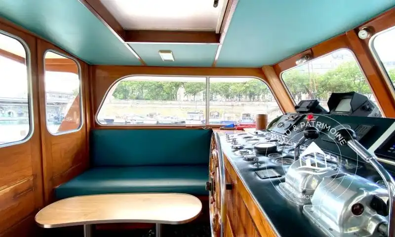 Opportunité unique d'achat d'un Yacht de collection à usage commercial au centre de Paris