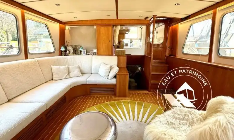 Vedette à vendre Paris 4 – Spacieuse et Pièce de Vie Surprenante