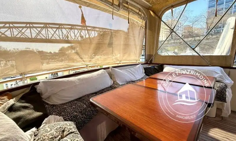 Vedette à vendre Paris 4 – Spacieuse et Pièce de Vie Surprenante