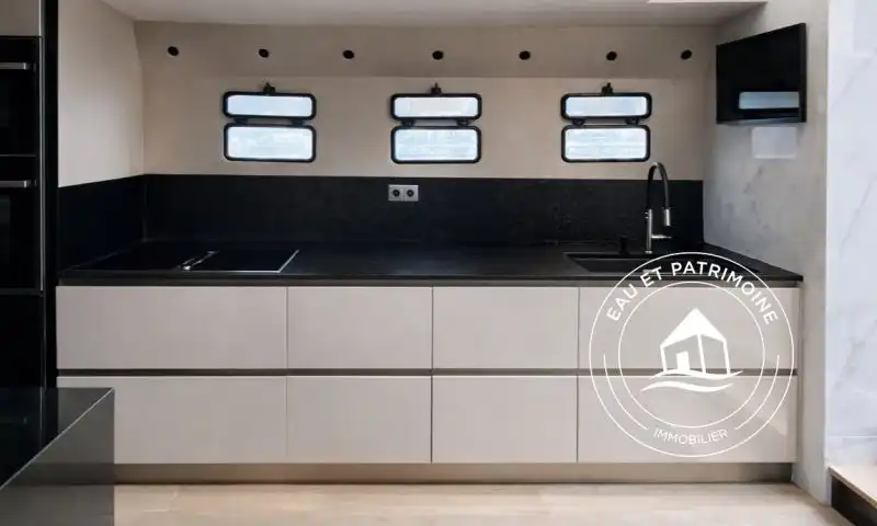 Péniche à vendre Paris 8 – Vue Tour Eiffel et Rénovation Exceptionnelle