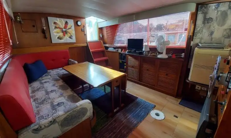 Découvrez cette vedette de 35 m² à Paris – idéale pour vivre sur la Seine
