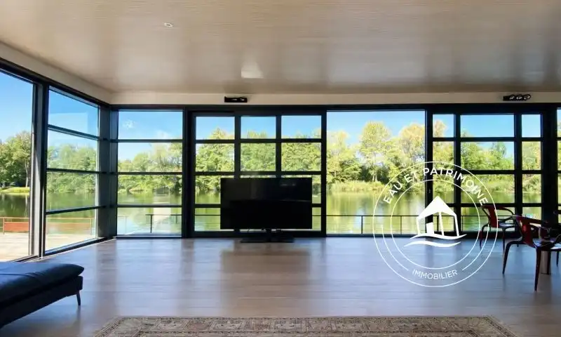 Propriété au bord de l'eau avec étangs privatifs reliés à l'Yonne