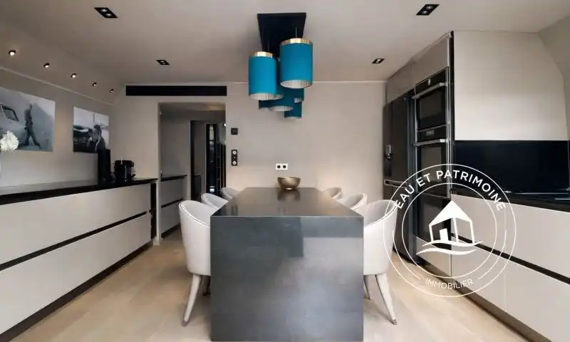 Péniche à vendre Paris 8 – Vue Tour Eiffel et Rénovation Exceptionnelle