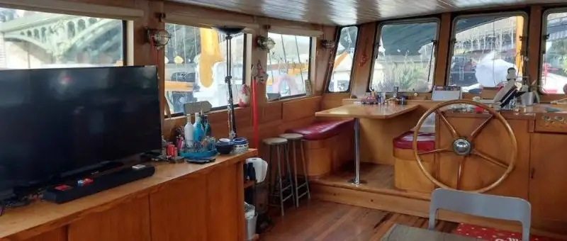 Péniche à vendre Paris XVème en parfait état – 85m² – 700 000 €
