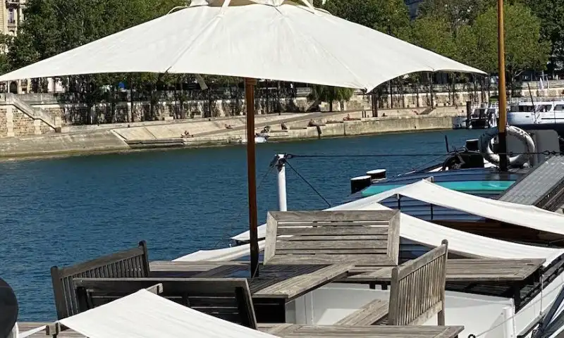 Magnifique péniche 38 m à vendre au centre de Paris