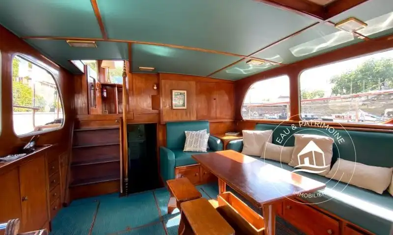 Opportunité unique d'achat d'un Yacht de collection à usage commercial au centre de Paris