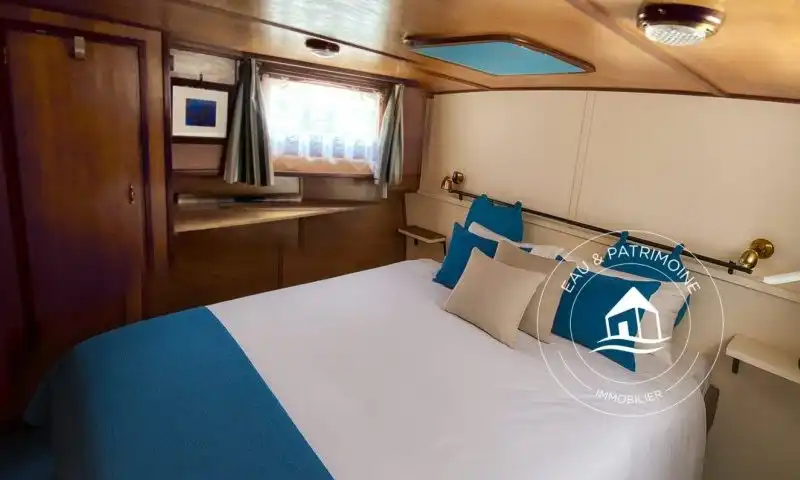 Pénichette de 47 m2 idéalement agencée à vendre au Port de l'Arsenal à Paris 12 
