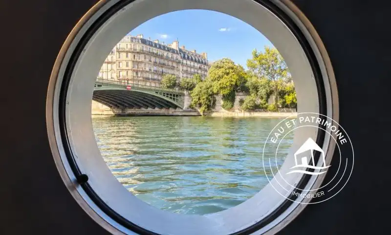 Péniche à vendre Paris 5 – Cachet et Spacieuse