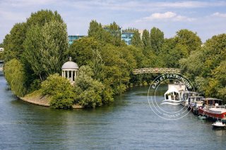 Maison flottante à Neuilly-sur-Seine - Recherche et Opportunités Confidentielles