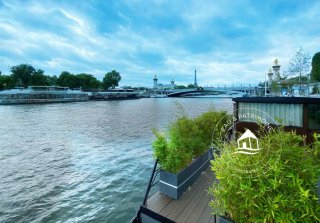 Vue Tour Eiffel au cœur de Paris 8 - Une péniche rénovée au confort exceptionnel