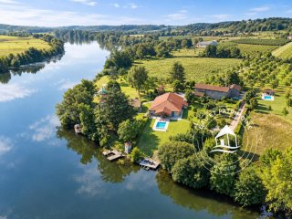 Propriété à vendre de 7,15 hectares avec trois maisons et accès direct au Lot