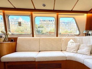 Vedette à vendre Paris 4 – Spacieuse et Pièce de Vie Surprenante