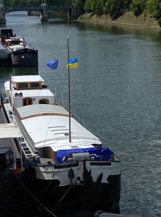 Vente d'une vaste et belle péniche d'habitation à Paris 15e