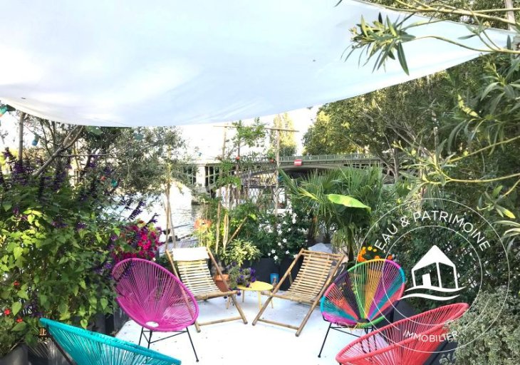 Péniche avec l'avantage d'une terrasse arborée et d'un habitat indépendant comme une maison en ville